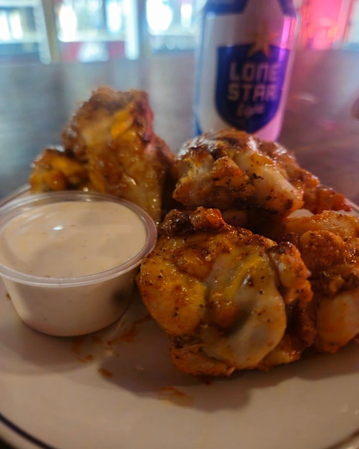 Wing wednesdays always look delicious!